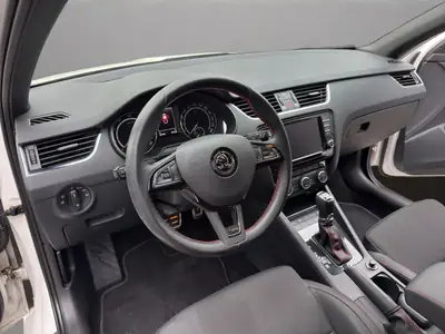 Skoda Octavia 2.0 TSI RS DSG — Berline sportive, 220 ch, sans accident — Miniature 10