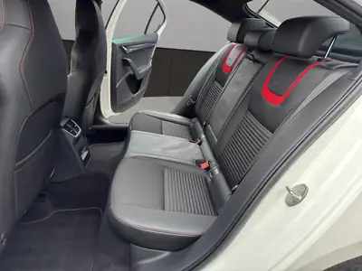 Skoda Octavia 2.0 TSI RS DSG — Berline sportive, 220 ch, sans accident — Miniature 13