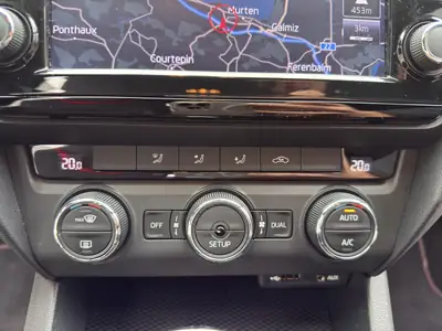 Skoda Octavia 2.0 TSI RS DSG — Berline sportive, 220 ch, sans accident — Miniature 16