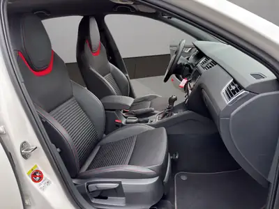 Skoda Octavia 2.0 TSI RS DSG — Berline sportive, 220 ch, sans accident — Miniature 17