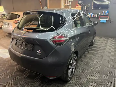 Renault ZOE Intens R135 — Citadine électrique compacte, batterie incluse et entretien récent — detail