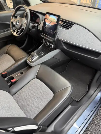 Renault ZOE Intens R135 — Citadine électrique compacte, batterie incluse et entretien récent — Thumbnail 8