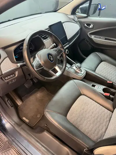 Renault ZOE Intens R135 — Citadine électrique compacte, batterie incluse et entretien récent — Thumbnail 7