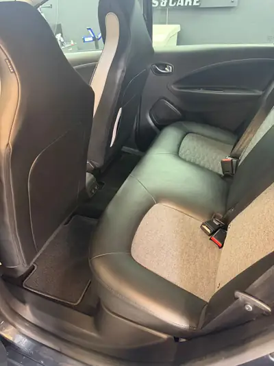 Renault ZOE Intens R135 — Citadine électrique compacte, batterie incluse et entretien récent — Thumbnail 11