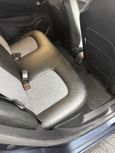 Renault ZOE Intens R135 — Citadine électrique compacte, batterie incluse et entretien récent — Thumbnail 10