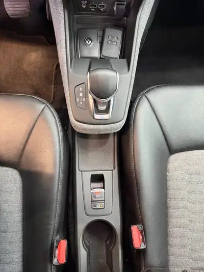 Renault ZOE Intens R135 — Citadine électrique compacte, batterie incluse et entretien récent — Thumbnail 13