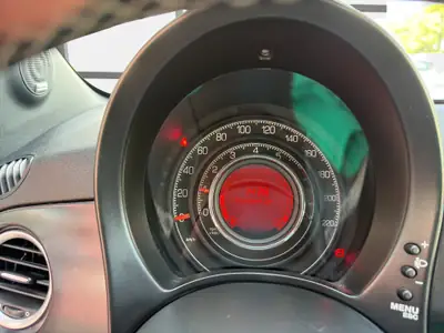 Fiat 500 TwinAir Turbo Matt Black — Citadine urbaine économe et entretenue — Miniatur 11