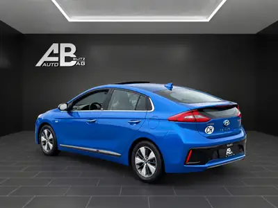 Hyundai Ioniq 1.6 GDi Plug-in Hybrid — Berline écologique, 58 000 km seulement — rear view