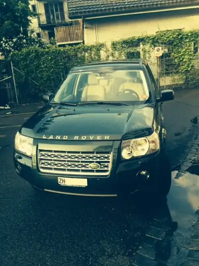 Land Rover Freelander 2.2 TD4 SE — SUV compact diesel fiable, 124 500 km, vert métallisé — Außenansicht