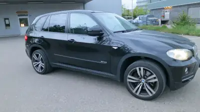 BMW X5 xDrive 3.0d — SUV premium diesel, entretien impeccable, sans sinistre — Heckansicht