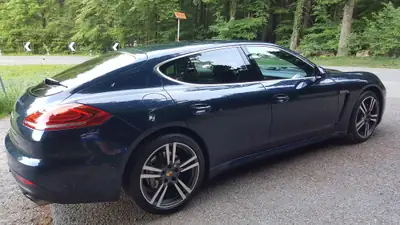Porsche Panamera 4S 3.0 PDK — Berline sportive élégante, transmission intégrale, 180'000 km — intérieur
