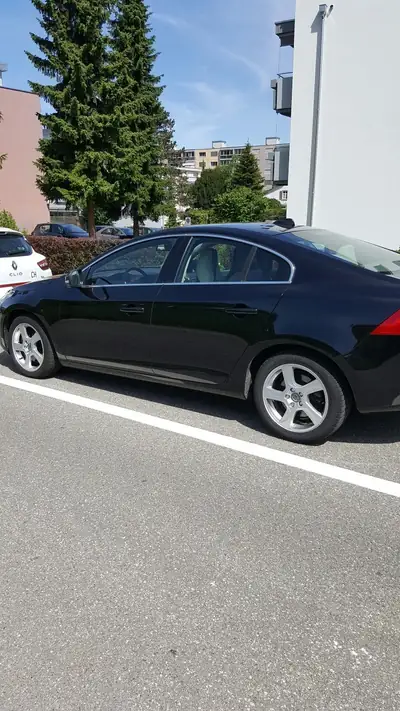 Volvo S60 D5 Momentum AWD — Berline premium diesel, 86 000 km seulement — arrière