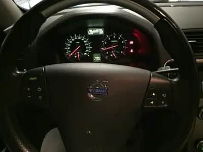 Volvo C70 T5 Summum — Cabriolet élégant, 230 ch et seulement 74 000 km — cruscotto