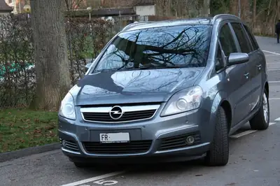 Opel Zafira 2.0i 16V T First Edition — Monospace 7 places dynamique, sans accident — vista esterna