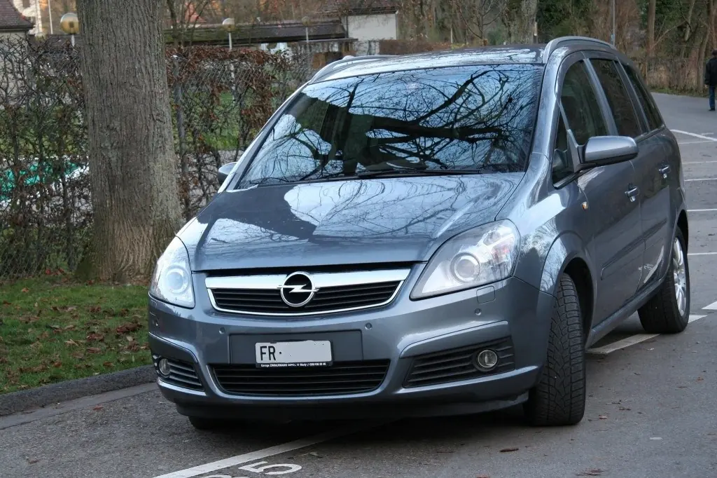 Opel Zafira 2.0i 16V T First Edition — Monospace 7 places dynamique, sans accident