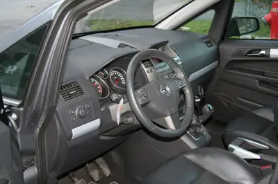Opel Zafira 2.0i 16V T First Edition — Monospace 7 places dynamique, sans accident — vista posteriore