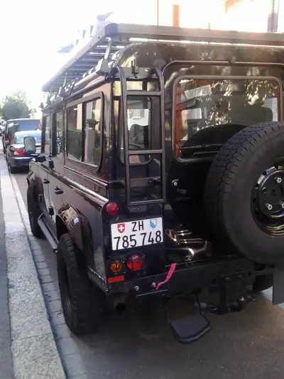 Land Rover Defender 110 SW — 7 places, turbo neuf, prêt à l'aventure — Thumbnail 8
