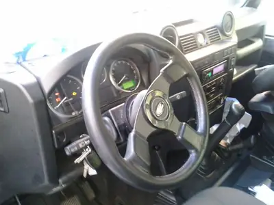 Land Rover Defender 110 SW — 7 places, turbo neuf, prêt à l'aventure — Thumbnail 9