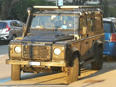 Land Rover Defender 110 SW — 7 places, turbo neuf, prêt à l'aventure — Thumbnail 15