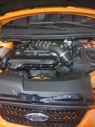 Ford Focus 2.5 Turbo ST — 411 ch de pure performance, transmission manuelle — détail