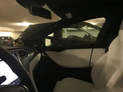 Tesla Model S 90 D — Berline électrique haute performance, 28 000 km seulement — Innenraum