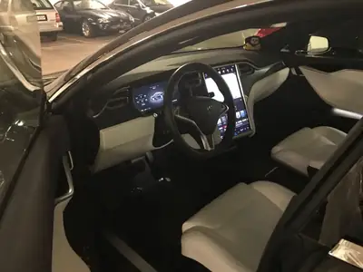 Tesla Model S 90 D — Berline électrique haute performance, 28 000 km seulement — Detail