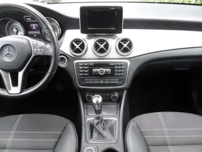 Mercedes-Benz CLA 180 AMG Line — Élégance berline compacte, moteur fiable et consommation maîtrisée — Seitenansicht