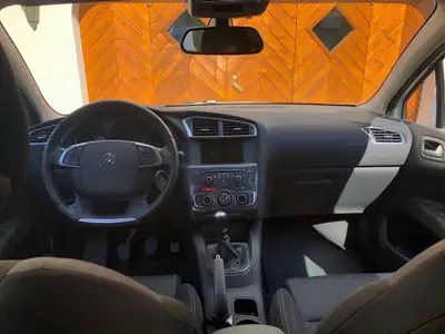 Citroën C4 Berline 1.2 THP Black Top — Berline compacte économique, 53'200 km seulement — interni
