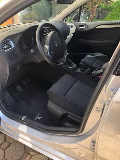 Citroën C4 Berline 1.2 THP Black Top — Berline compacte économique, 53'200 km seulement — Miniatura 11