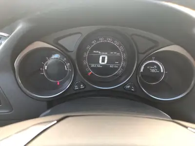 Citroën C4 Berline 1.2 THP Black Top — Berline compacte économique, 53'200 km seulement — Miniatura 10