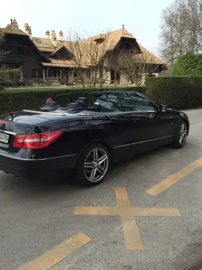 Mercedes-Benz E 200 Cabriolet — Élégance décapotable, 58 000 km seulement — côté