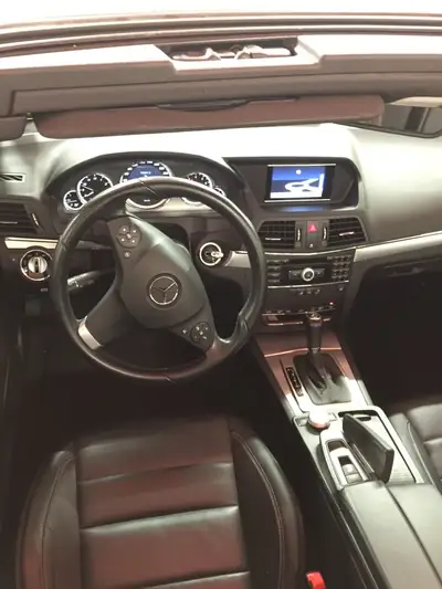Mercedes-Benz E 200 Cabriolet — Élégance décapotable, 58 000 km seulement — détail