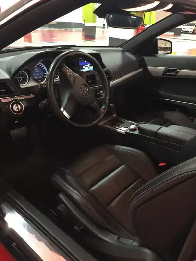 Mercedes-Benz E 200 Cabriolet — Élégance décapotable, 58 000 km seulement — Miniature 8