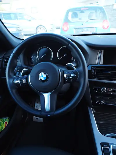 BMW X3 xDrive 35d M Sport — Diesel performant, 11'000 km seulement — fianco