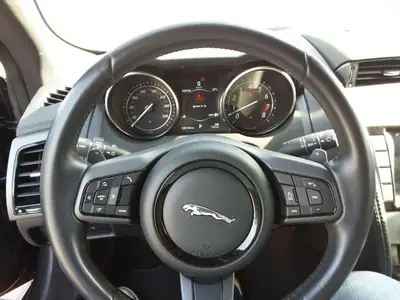 Jaguar F-Type Coupé 3.0 V6 Superchargé — Sportive britannique affûtée, 35 000 km — Miniatura 8