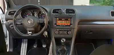 VW Golf 2.0 TSI R 4Motion — Performance 270 ch, Transmission intégrale, Occasion fiable — Thumbnail 8