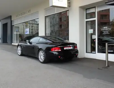 Aston Martin V12 Vanquish S — Coupé sport britannique légendaire, 23'000 km seulement — Seitenansicht