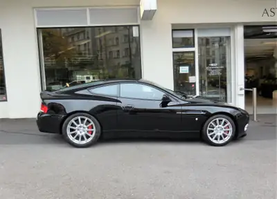Aston Martin V12 Vanquish S — Coupé sport britannique légendaire, 23'000 km seulement — Detail