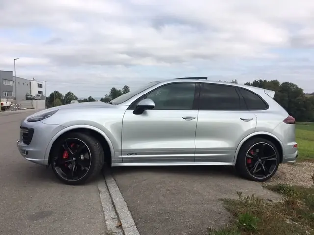 Porsche Cayenne GTS 2016 — SUV sportif 440 ch, entretien récent et garantie complète — vista esterna