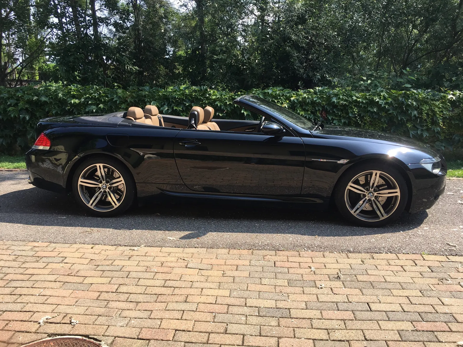 BMW M6 Cabrio V10 — Roadster haute performance, 21'430 km seulement — vue extérieure