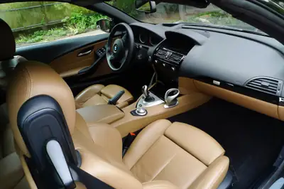 BMW M6 Cabrio V10 — Roadster haute performance, 21'430 km seulement — Miniature 8