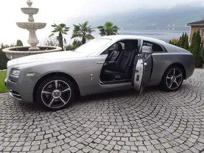 Rolls-Royce Wraith 6.6 V12 Sondermodell « Inspired by Film » — Coupé de prestige CH, 15'000 km — fianco