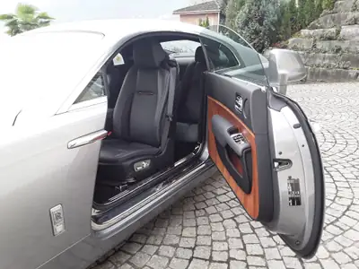 Rolls-Royce Wraith 6.6 V12 Sondermodell « Inspired by Film » — Coupé de prestige CH, 15'000 km — Miniatura 8