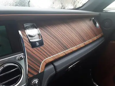 Rolls-Royce Wraith 6.6 V12 Sondermodell « Inspired by Film » — Coupé de prestige CH, 15'000 km — Miniatura 15