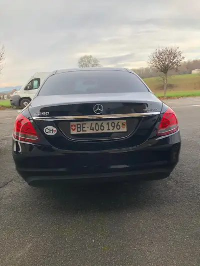 Mercedes-Benz C 250 BlueTEC Exclusive 4Matic — Diesel puissant, 44 500 km seulement — vista posteriore