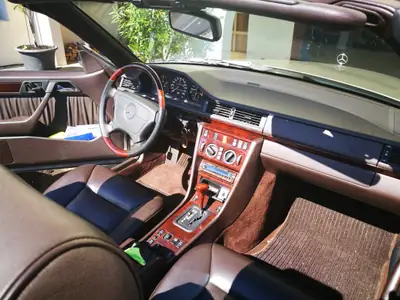 Mercedes-Benz E 320 Cabrio — Élégance classique et performances intemporelles — Miniature 10