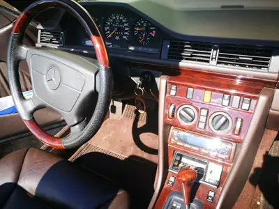 Mercedes-Benz E 320 Cabrio — Élégance classique et performances intemporelles — Miniature 11
