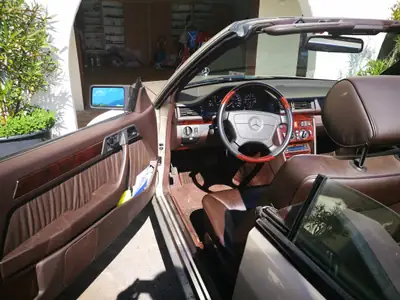 Mercedes-Benz E 320 Cabrio — Élégance classique et performances intemporelles — Miniature 15