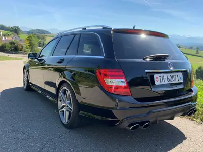 Mercedes-Benz C 63 AMG Break — 457 ch, élégance sportive et polyvalence — Seitenansicht