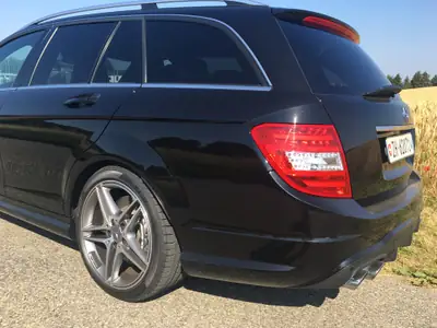 Mercedes-Benz C 63 AMG Break — 457 ch, élégance sportive et polyvalence — Armaturenbrett